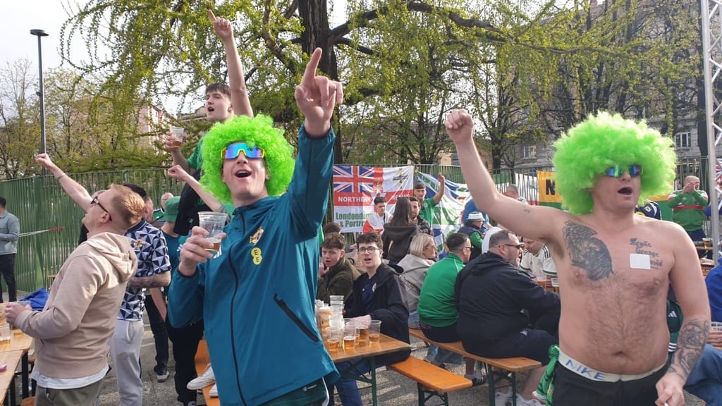 Colorati e festosi gli irlandesi  a Bergamo per la Nazionale