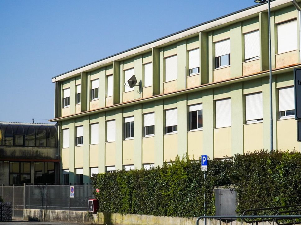 L’accoltellamento di Trescore: la diretta e il messaggio  del tredicenne sui social. Migliorano le condizioni della prof aggredita