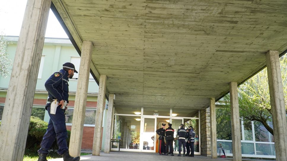 L’accoltellamento di Trescore: la diretta e il messaggio  del tredicenne sui social. Migliorano le condizioni della prof aggredita