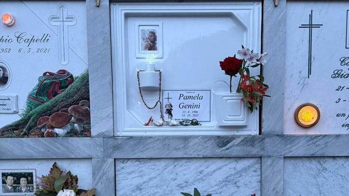 https://storage.ecodibergamo.it/media/photologue/2026/3/26/photos/cache/profanazione-del-cadavere-della-genini-i-genitori-di-pamela-minacciati-da-mes_062e106a-2962-11f1-8e34-721c3b1c5e3e_1920_1080_v3_large_16_9.jpg