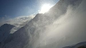 Raffiche di vento, record al rifugio Curò: 124 chilometri all’ora - Il video