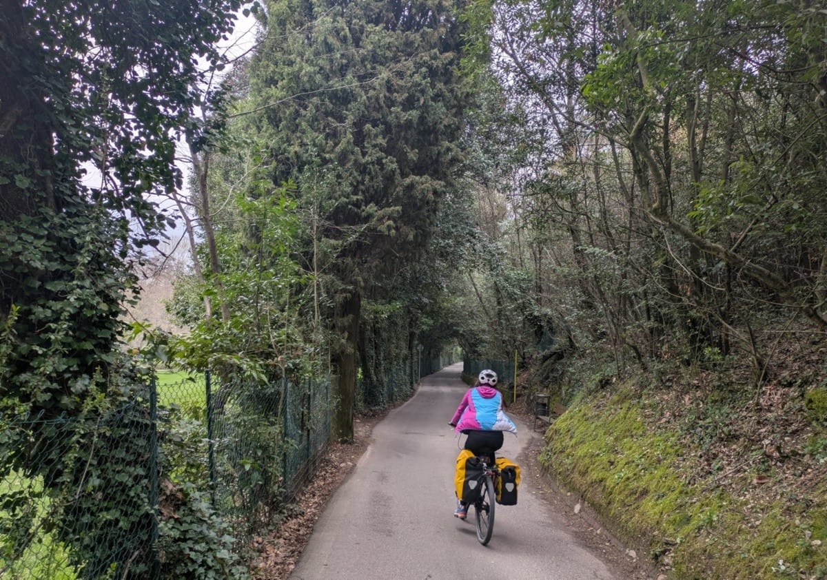 Una breve guida per esplorare il Lago di Garda su due ruote 