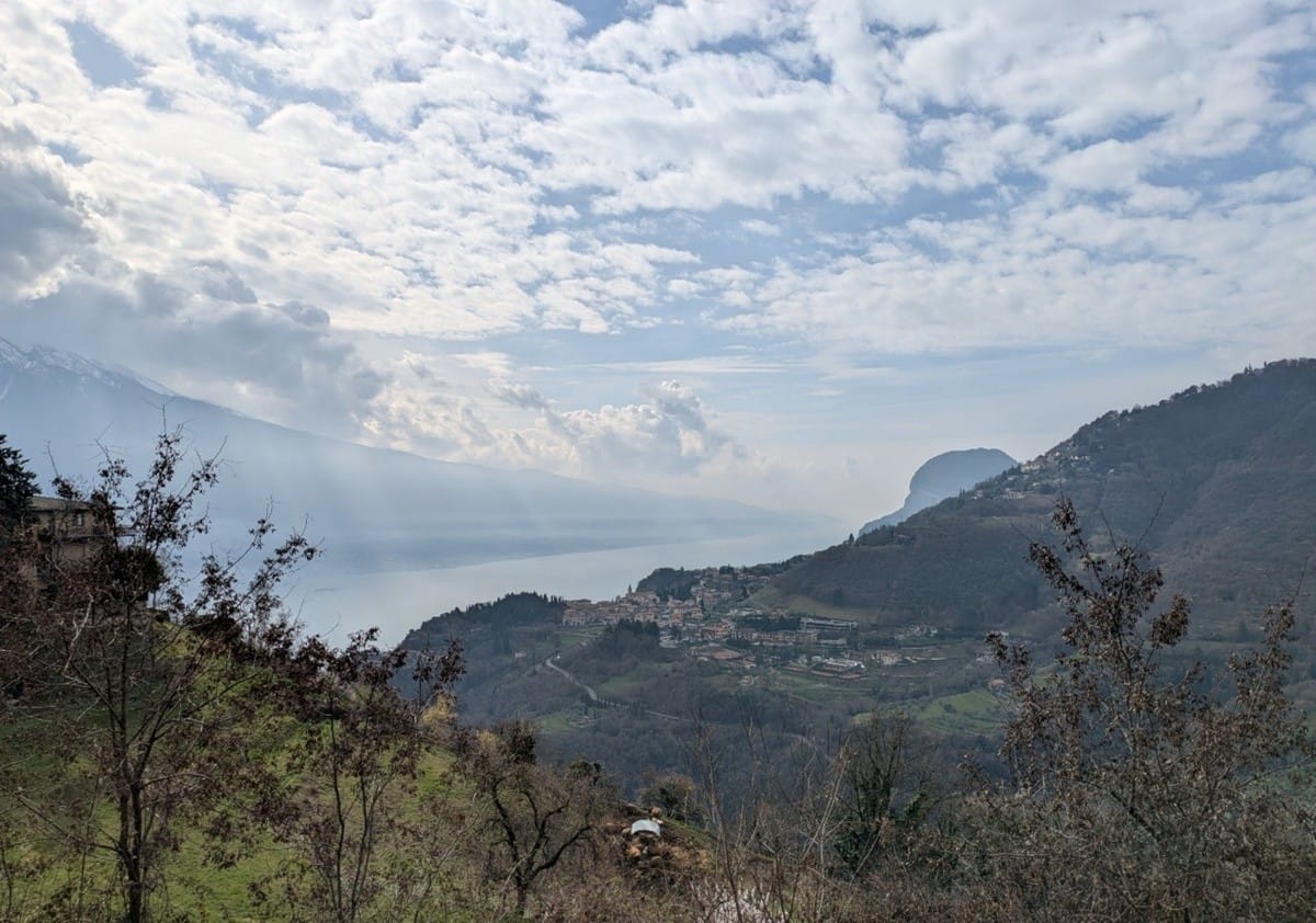 Una breve guida per esplorare il Lago di Garda su due ruote 