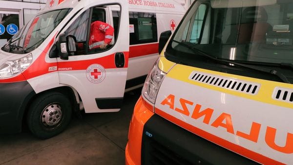 Anche il sindaco cerca di  rianimarlo: 78enne muore in strada a Chiuduno