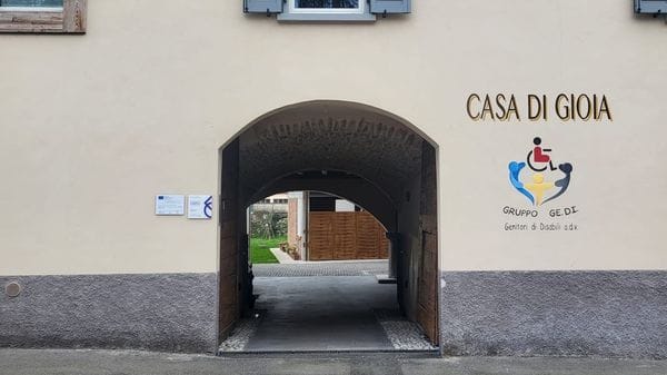 Casa di Gioia ad Albino, soluzioni corali alle necessità