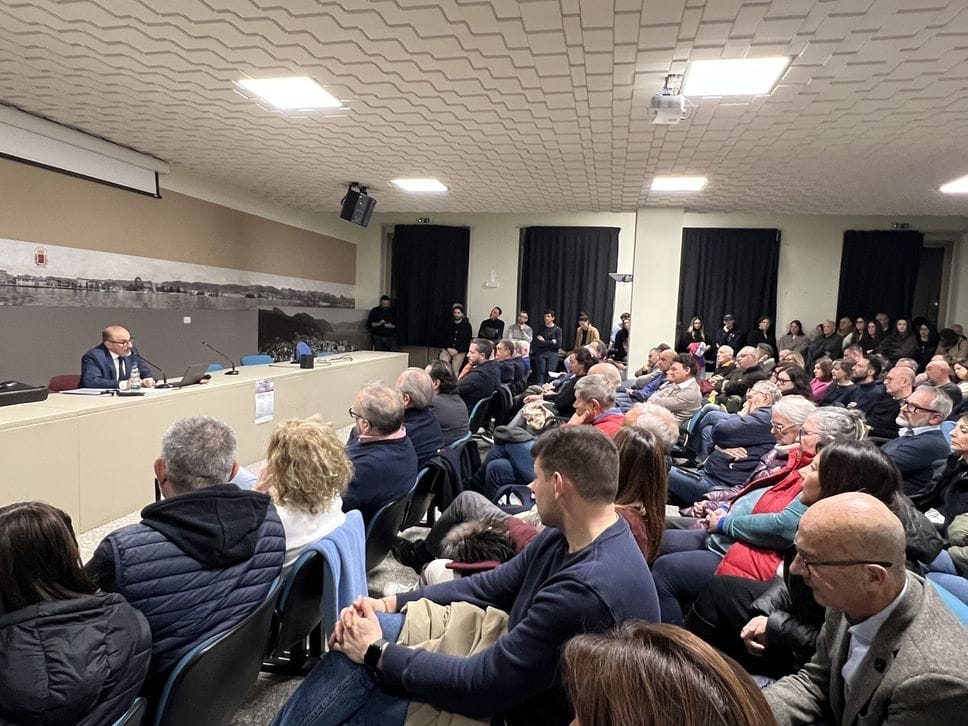 Crisi a Sarnico: «Io, sindaco tradito pronto a ricandidarmi alle elezioni del 2027»