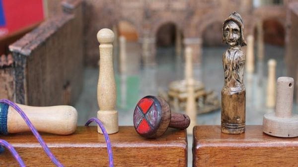 Dal pirlì alla lippa. I giochi di una volta che fanno rivivere la Bergamo di un tempo