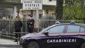 La prof accoltellata seguita da uno psicologo. Trescore, indagini su Telegram