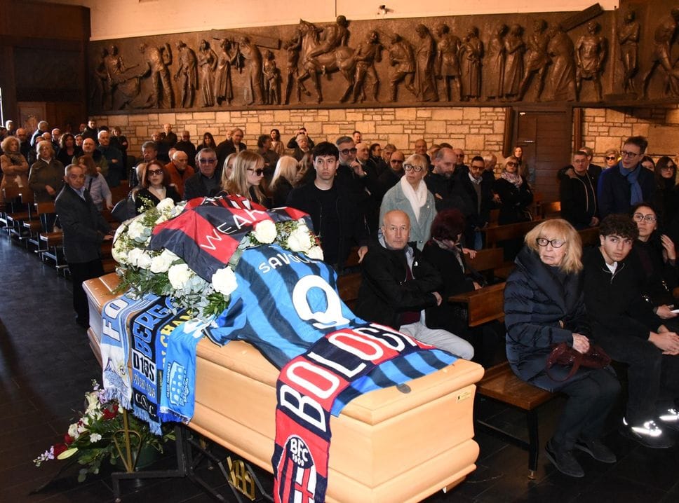 L’addio a Beppe Savoldi: «Gesù gli farà i complimenti per come ha vissuto i suoi doni»