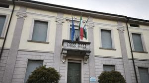 Martinengo, mostra il rasoio in spogliatoio e ferisce inavvertitamente il compagno di classe