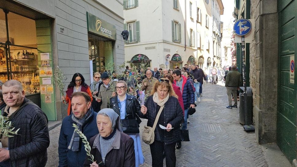 Domenica delle Palme, il Vescovo: «L’amore di Dio non ci lascia al vuoto del male» - Video