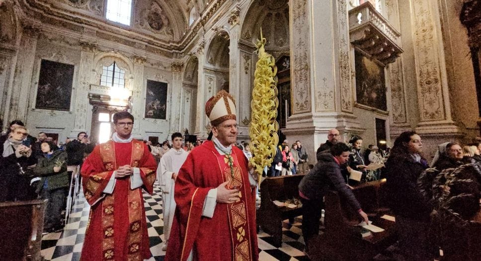 Domenica delle Palme, il Vescovo: «L’amore di Dio non ci lascia al vuoto del male» - Video