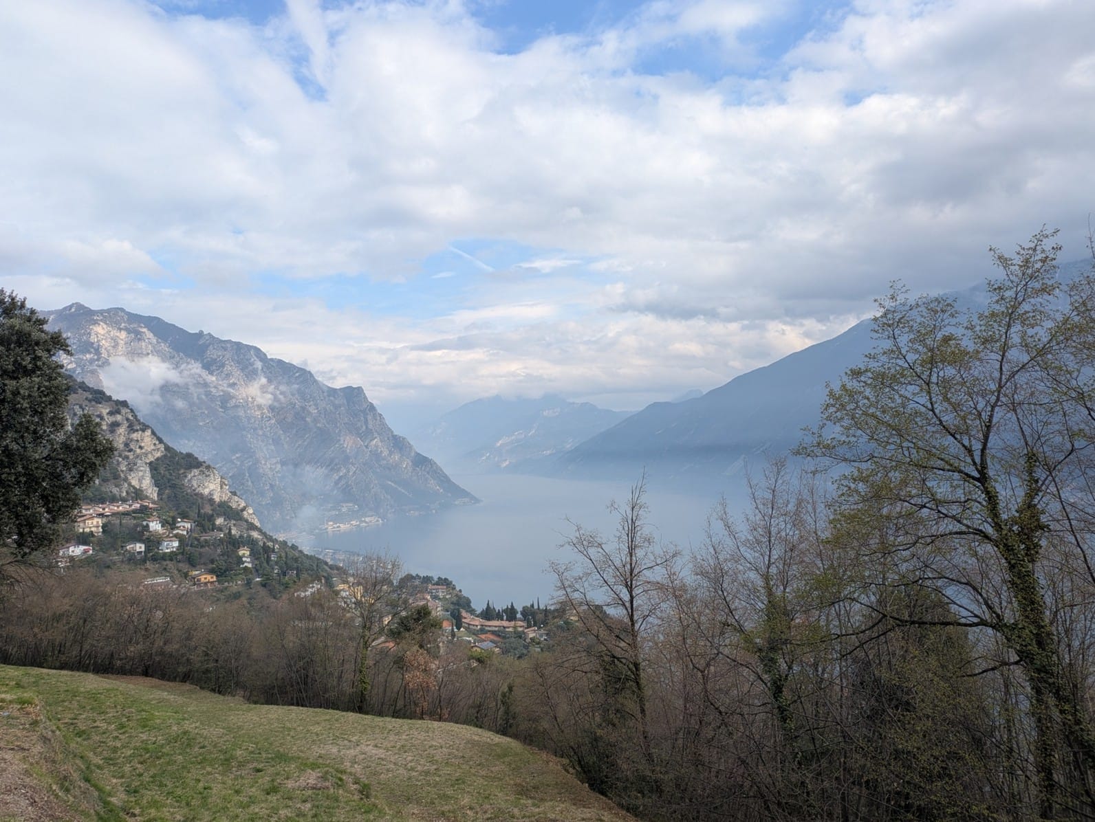 Una breve guida per esplorare il Lago di Garda su due ruote 