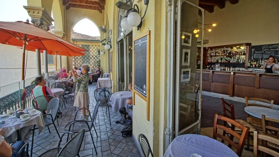 Il bar della funicolare nel 2018. Da dicembre 2025 è chiuso in attesa di una nuova assegnazione del locale da parte di Atb, proprietaria dell’edificio