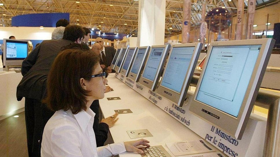Stand al forum della Pubblica amministrazione in una foto d’archivio