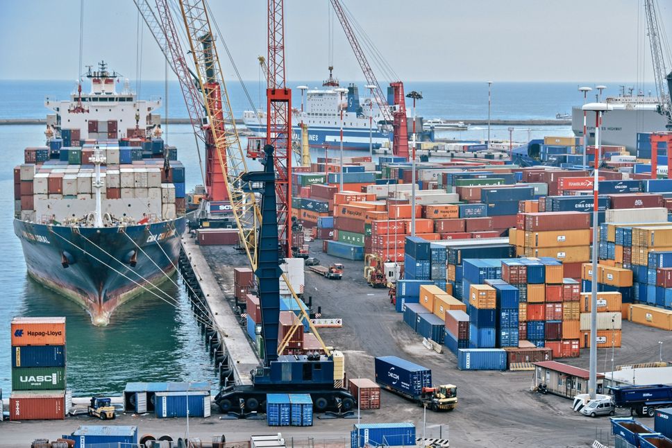 Le spedizioni marittime movimentano grandi quantità di materiale a prezzo relativamente basso