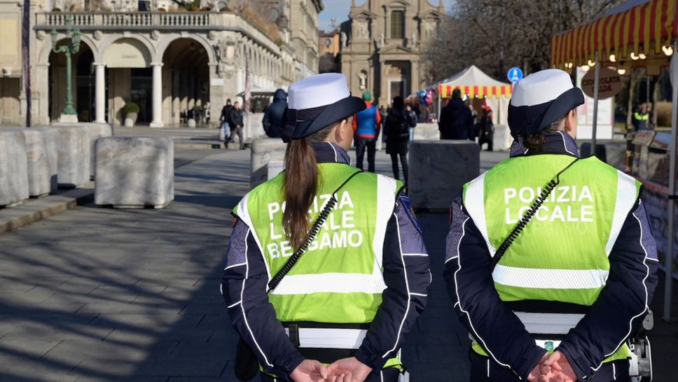 Una pattuglia del nucleo appiedato della polizia locale