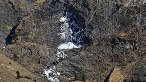 Basse temperature e forte vento in quota: tornano a ghiacciarsi le cascate del Serio - Foto