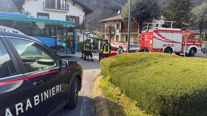 https://storage.ecodibergamo.it/media/photologue/2026/3/30/photos/cache/scontro-tra-auto-e-autobus-a-piario-due-ferite-lievi_4adf99c8-2c4f-11f1-84d6-ff427df3aa91_1920_1080_v3_large_16_9.jpeg