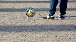 Osio Sotto, si spaccia per il padre e tenta di portare via un bimbo a fine allenamento: arrestato