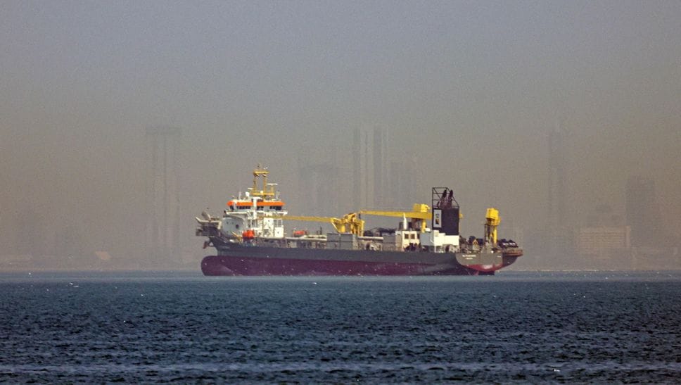 Nello Stretto di Hormuz in questi giorni il traffico di petroliere è diminuito del 90%