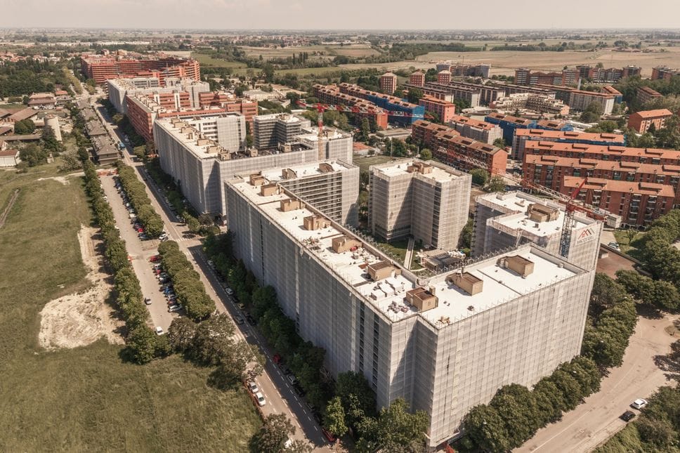 Un intervento di riqualificazione su scala urbana: grandi complessi coordinati in un’unica regia tecnica per risultati omogenei e duraturi