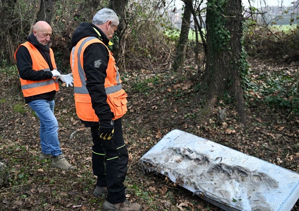 Frequenti i casi di materassi abbandonati