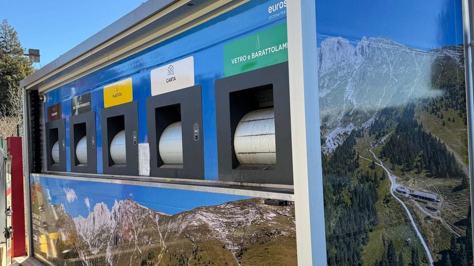 Le ecoisole di Castione della Presolana. Qui i rifiuti venivano conferiti nella maniera scorretta.