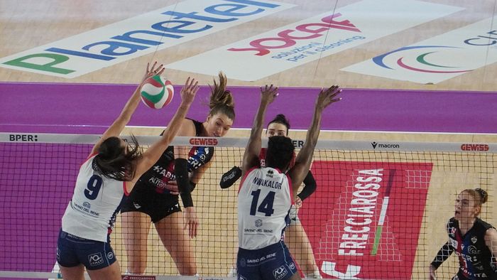 scandicci troppo forte il volley bergamo si arrende 3 0 e saluta i playoff