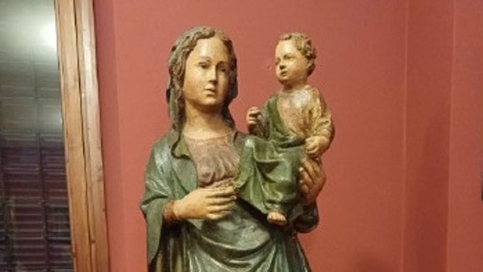 statua rubata nel 1977 ritrovata a zogno recuperata una madonna con bambino del xiv secolo video
