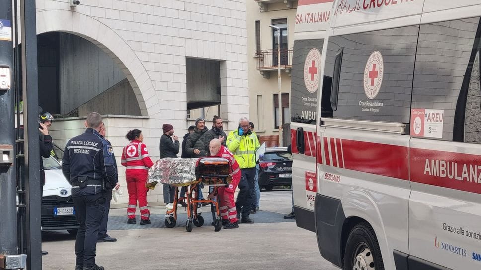 Polizia e soccorritori in azione