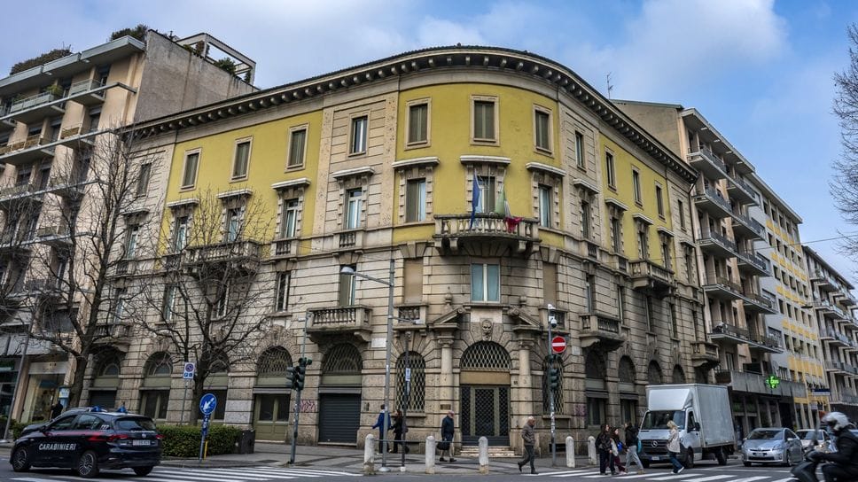 L’edificio dell’Inps tra viale Papa Giovanni XXIII e via Angelo Maj sarà ripulito