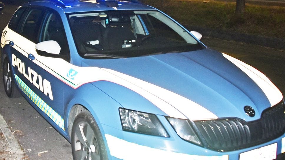 Un’auto della polizia