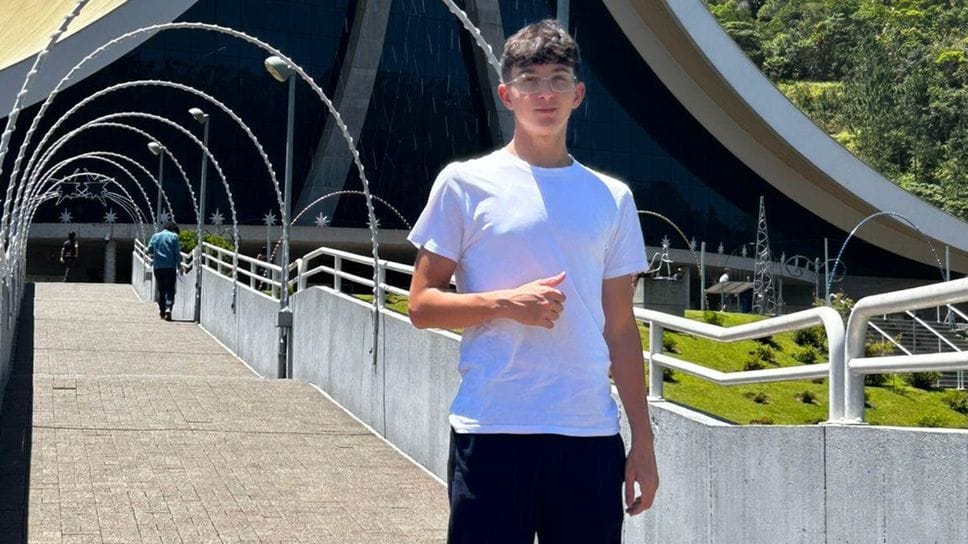 Luigi Savio, 17 anni, di Treviolo, in Brasile per un anno di scambio studentesco con Intercultura: nella foto al santuario di Santa Paolina nella città di Nova Trento