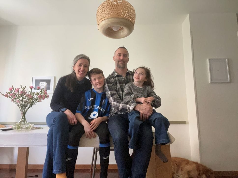 Da sinistra: Emma, Matteo, papà Simone ed Ester