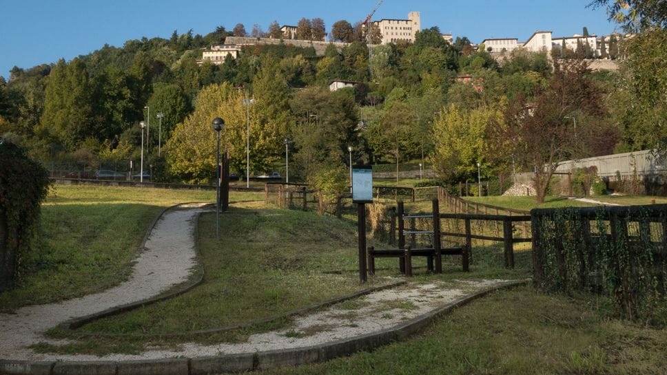 Campo di Marte nel quartiere Santa Lucia a Bergamo il passaggio che conduce alla scuola media, sarà intitolato al partigiano Giacomo Curnis