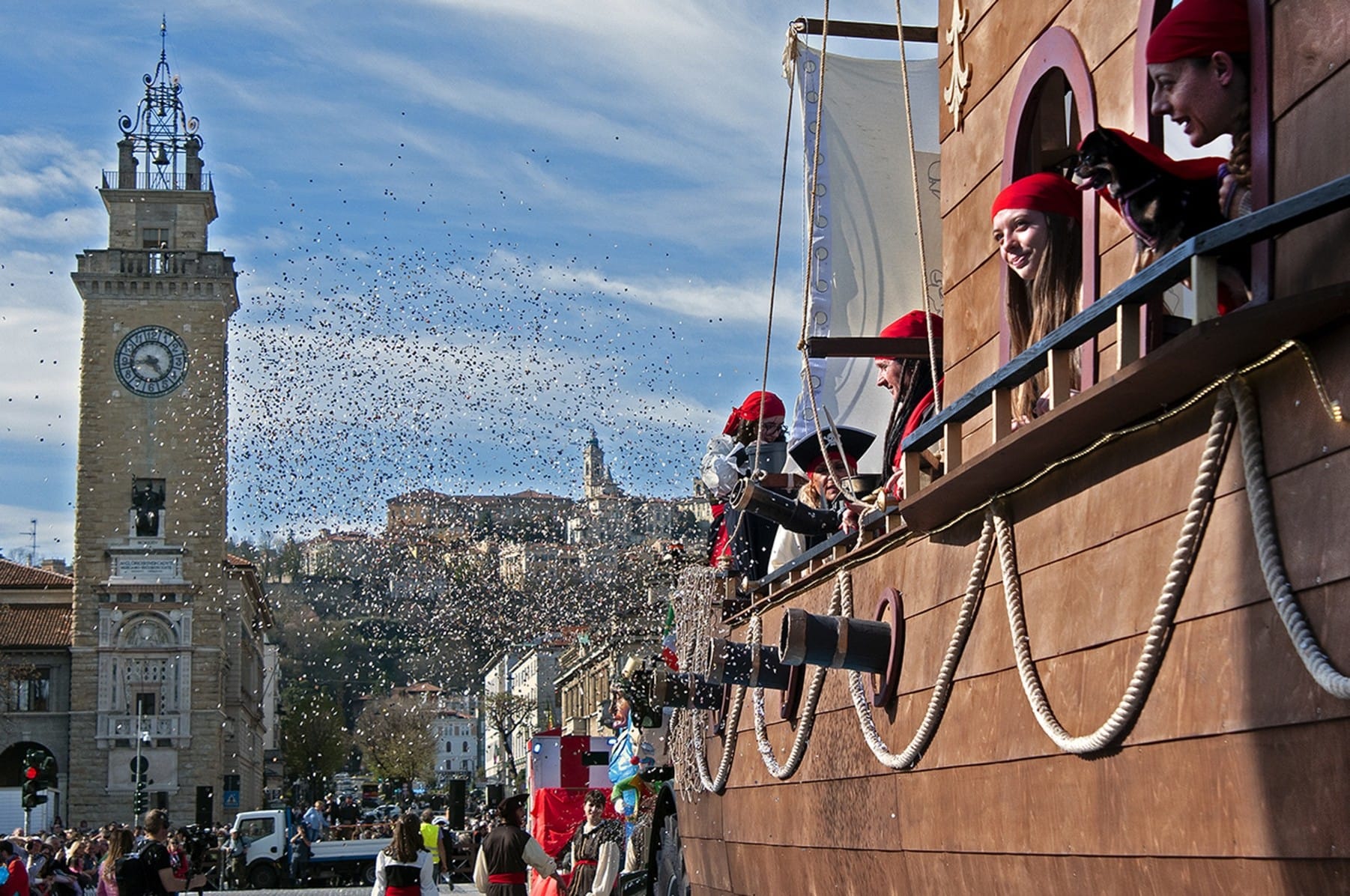 2° Premio B09 - Bergamo e la sua sfilata - Coriandolata