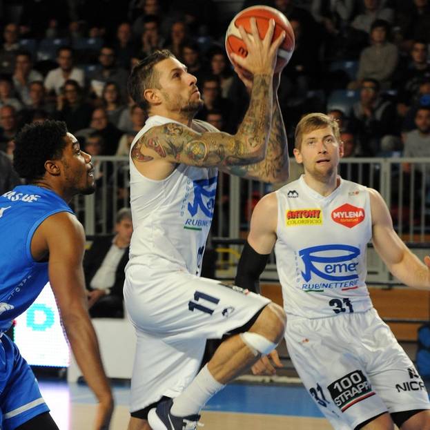 «Brusa Easter Slam», una dodici ore di basket e di solidarietà per Slums Dunk