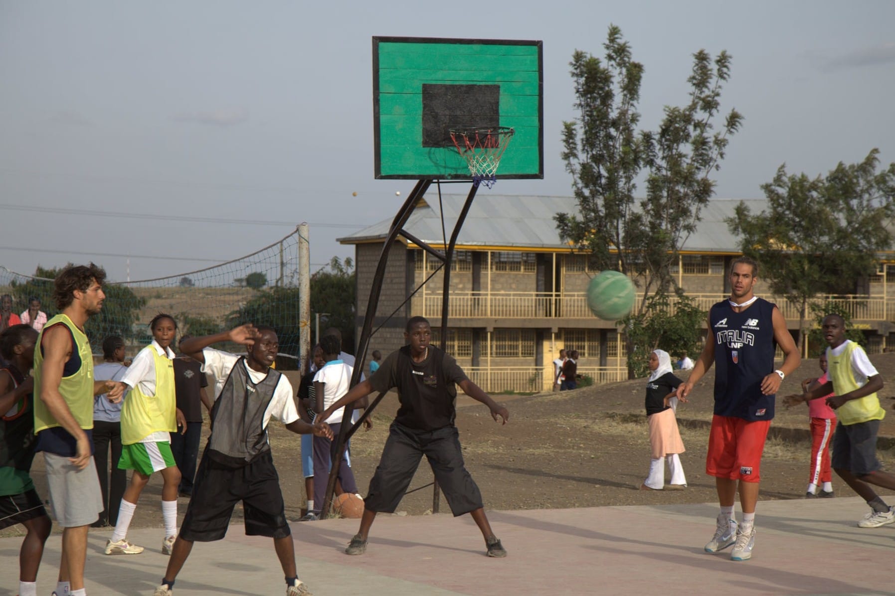 «Brusa Easter Slam», una dodici ore di basket e di solidarietà per Slums Dunk