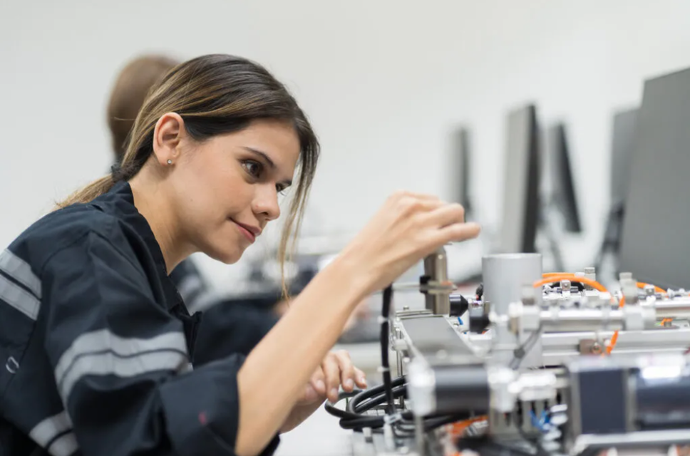 Il mismatch formativo diventa emergenza europea. L’UE richiama le imprese