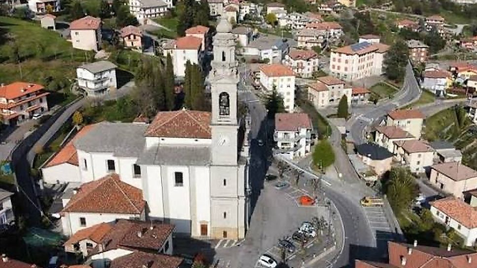 Imbrattò i muri a Berbenno, i suoi genitori chiamano il sindaco: «È stato lui»