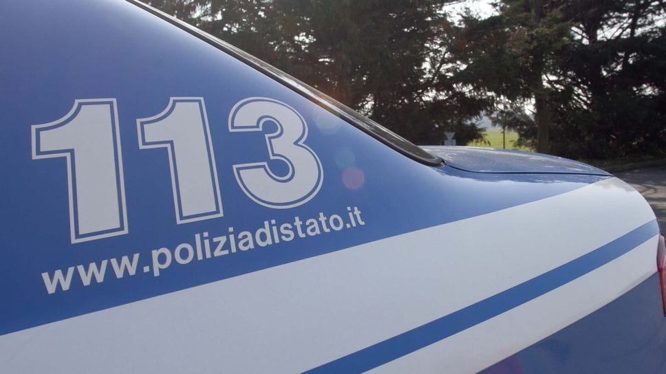 Minori all’estero nonostante il divieto: arrestata una donna, figli tornati in Italia