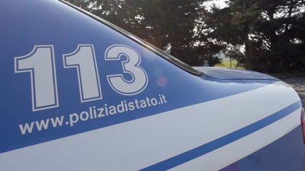 Minori all’estero nonostante il divieto: arrestata una donna, figli tornati in Italia