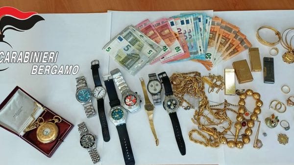 Truffa del «finto carabiniere», due anziane raggirate: arrestati i responsabili