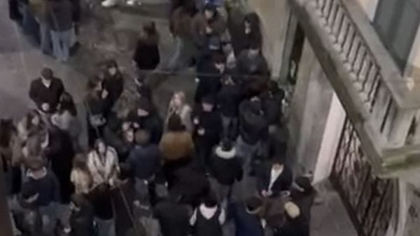 Movida, proteste in via Sant’Orsola: arriva la polizia locale in borghese