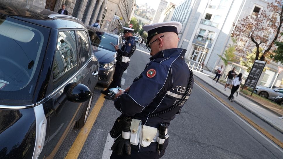 A Bergamo più multe, ma la notifica online rallenta i pagamenti: incassi giù