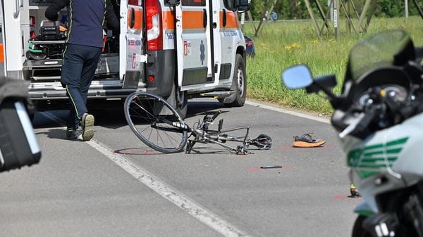 Famiglia falciata in bici da auto in corsa, Roncobello nel dolore: lunedì i funerali di Flavio Leoni. Aperto il fascicolo per omicidio stradale