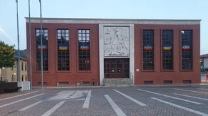 Nembro, si sente male in piazza Libertà. Soccorso da un podista e dal fornaio: muore 69enne