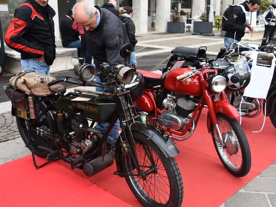 In 260 per la Bergamo-San Vigilio in moto d’epoca - Foto e video