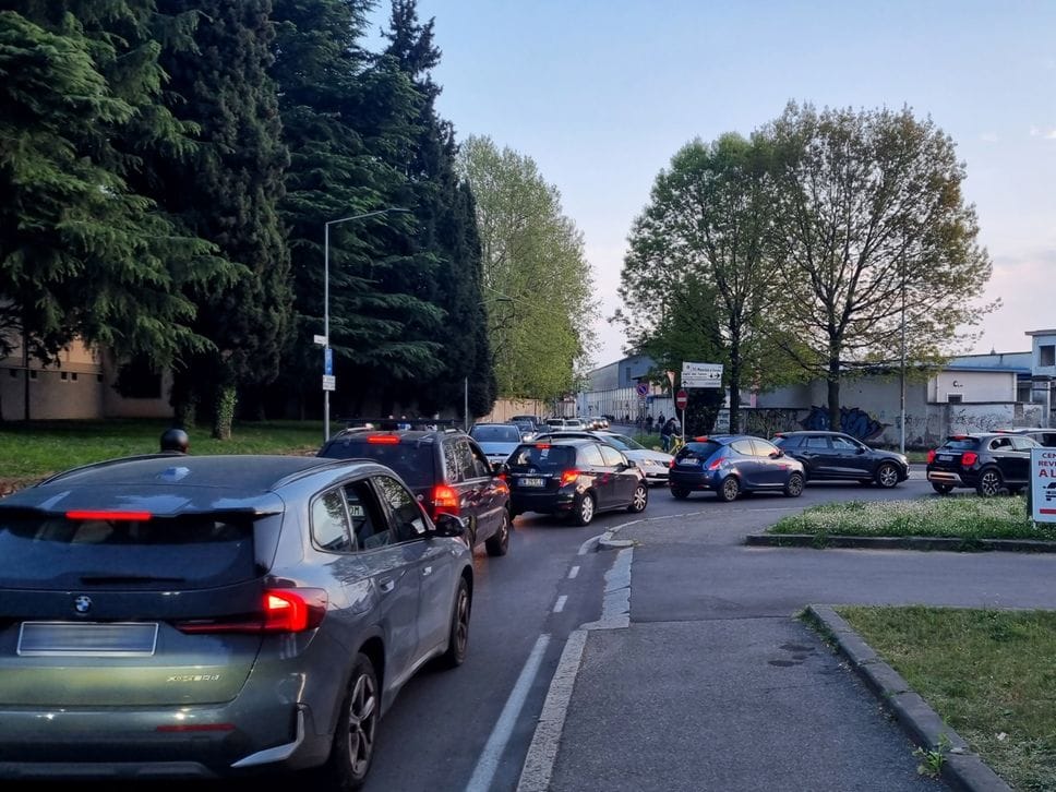 Traffico a Bergamo nel sabato di eventi, test superato. Luci e ombre per la sosta